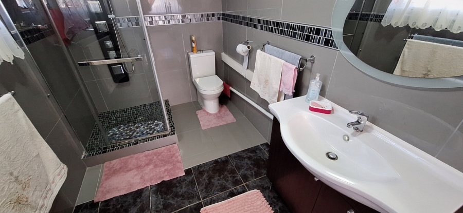 3 Bedroom Property for Sale in Albertinia Western Cape